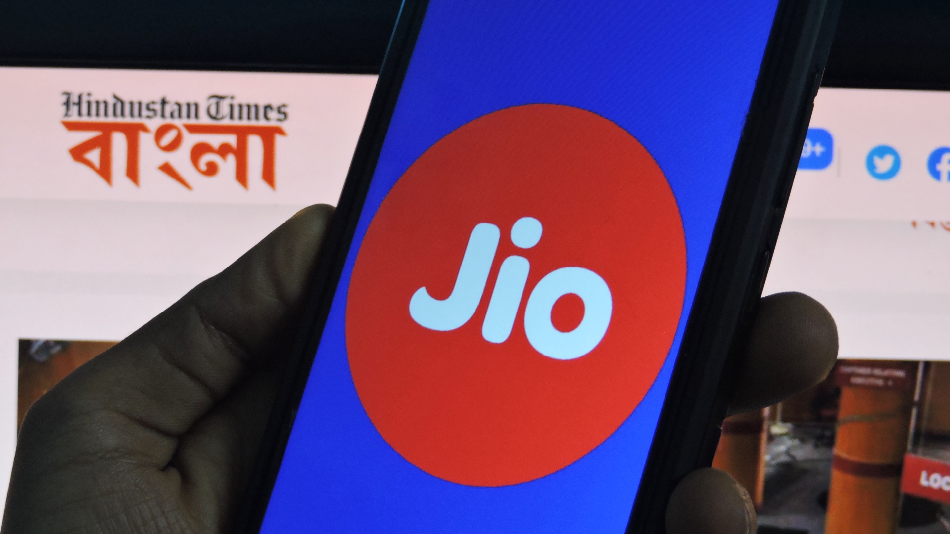 ভারতে সবচেয়ে জনপ্রিয় প্ল্যানগুলি হল ২৮ দিন এবং ৮৪ দিনের। এই গ্যালারিতে ৮৪ দিনের জন্য জিও-র সবচেয়ে সস্তা ৩টি প্ল্যানের সম্পর্কে জানতে পারবেন। ফাইল ছবি : হিন্দুস্তান টাইমস বাংলা (HT Bangla) ভারতে সবচেয়ে জনপ্রিয় প্ল্যানগুলি হল ২৮ দিন এবং ৮৪ দিনের। এই গ্যালারিতে ৮৪ দিনের জন্য জিও-র সবচেয়ে সস্তা ৩টি প্ল্যানের সম্পর্কে জানতে পারবেন। ফাইল ছবি : হিন্দুস্তান টাইমস বাংলা (HT Bangla)