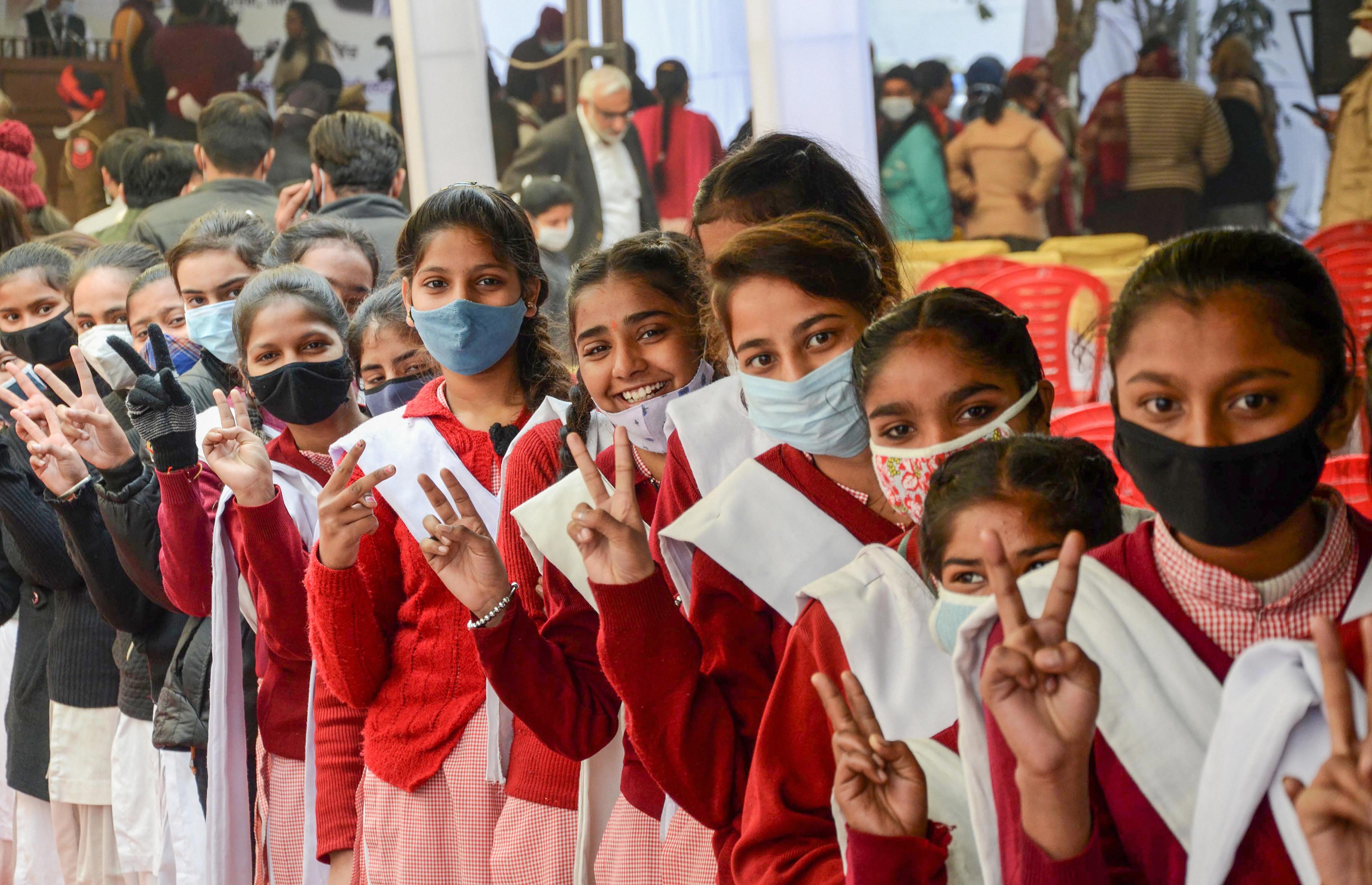 কাদের জন্য ‘পাড়ার শিক্ষালয়’ চালু করা হচ্ছে? প্রাক-প্রাথমিক থেকে পঞ্চম শ্রেণির পড়ুয়াদের (পাঁচ থেকে নয় বা ১০ বছরের পড়ুয়া) জন্য চালু করা হচ্ছে। (ছবিটি প্রতীকী, সৌজন্যে পিটিআই) কাদের জন্য ‘পাড়ার শিক্ষালয়’ চালু করা হচ্ছে? প্রাক-প্রাথমিক থেকে পঞ্চম শ্রেণির পড়ুয়াদের (পাঁচ থেকে নয় বা ১০ বছরের পড়ুয়া) জন্য চালু করা হচ্ছে। (ছবিটি প্রতীকী, সৌজন্যে পিটিআই)