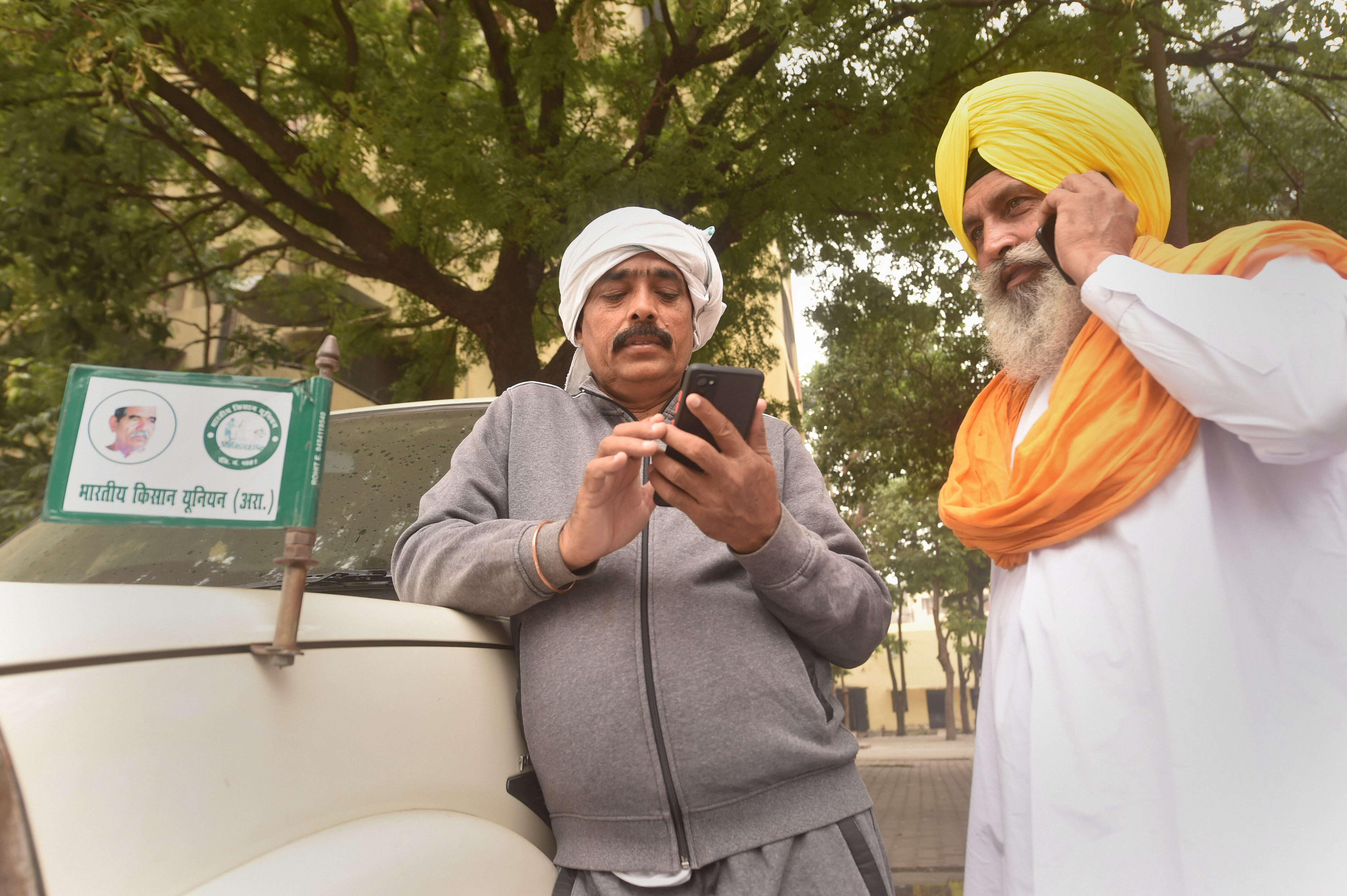 ট্রাইয়ের তরফে জানানো হয়েছে, বিভিন্ন টেলিকম সংস্থার তরফে এখন যে ২৮ দিনের রিচার্জ প্ল্যান আছে, তা নিয়ে অভিযোগ জানান গ্রাহকরা। তাঁদের বক্তব্য, ৩০ দিন বা এক মাসের পরিবর্তে বিভিন্ন প্ল্যানের মেয়াদ ২৮ দিন করে দেওয়া হয়েছে(ছবিটি প্রতীকী, সৌজন্যে পিটিআই)। ট্রাইয়ের তরফে জানানো হয়েছে, বিভিন্ন টেলিকম সংস্থার তরফে এখন যে ২৮ দিনের রিচার্জ প্ল্যান আছে, তা নিয়ে অভিযোগ জানান গ্রাহকরা। তাঁদের বক্তব্য, ৩০ দিন বা এক মাসের পরিবর্তে বিভিন্ন প্ল্যানের মেয়াদ ২৮ দিন করে দেওয়া হয়েছে(ছবিটি প্রতীকী, সৌজন্যে পিটিআই)।
