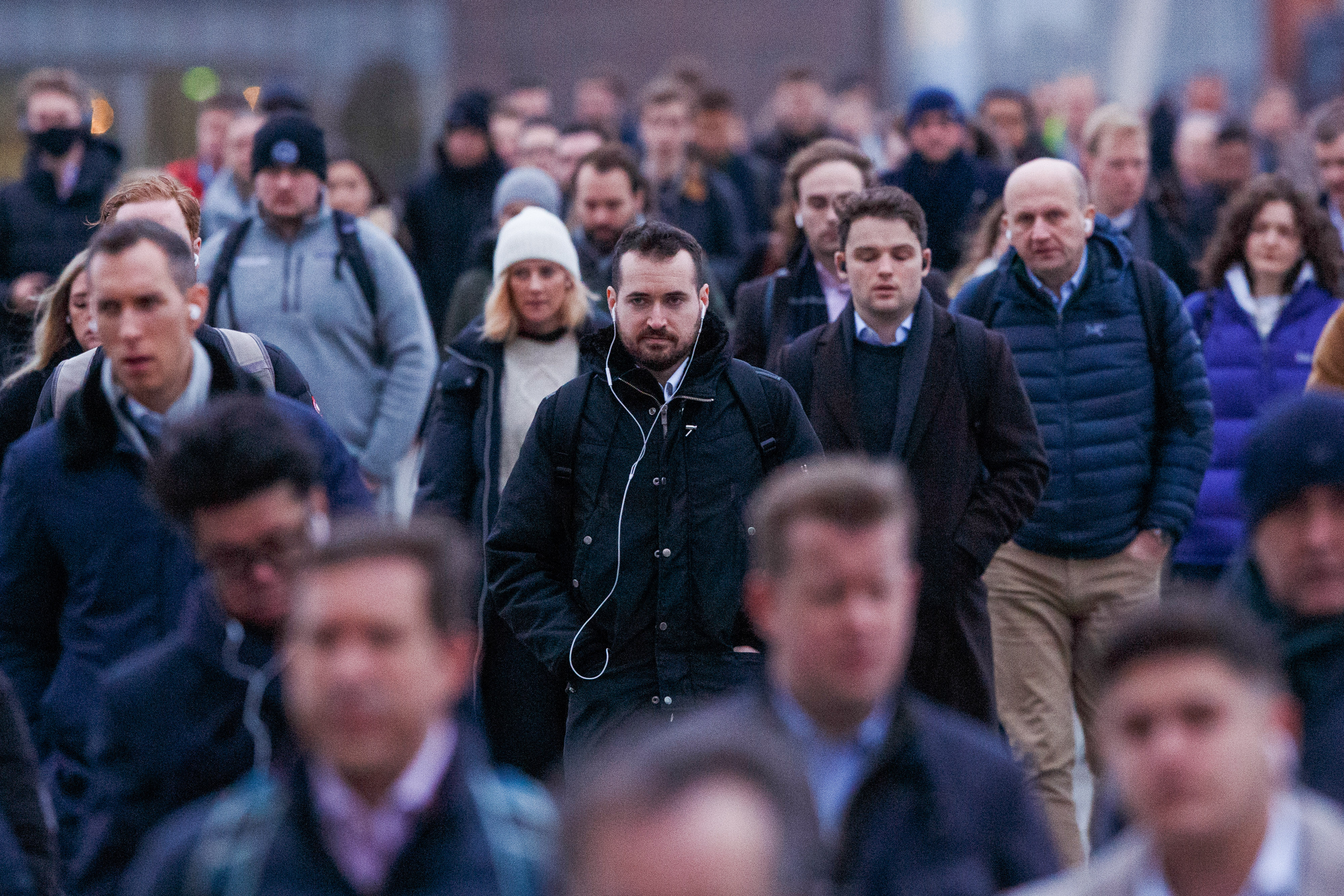 Omicron BA.2-র প্রভাব কতটা, তা এখনও অজানা। তবে, দ্রুত বিস্তার হচ্ছে। আর তার থেকেই মিলছে অশনি ইঙ্গিত। বিশেষজ্ঞদের একাংশের আশঙ্কা, প্রথম ওমিক্রন ভেরিয়েন্টের চেয়েও বেশি সংক্রামক হতে পারে। ইউকে হেলথ সিকিউরিটি এজেন্সি (UKHSA) BA.2-কে 'নজরদারিাধীন ভেরিয়েন্ট' হিসাবে শ্রেণীবদ্ধ করেছে। ফাইল ছবি ; ব্লুমবার্গ (Luke MacGregor/Bloomberg) Omicron BA.2-র প্রভাব কতটা, তা এখনও অজানা। তবে, দ্রুত বিস্তার হচ্ছে। আর তার থেকেই মিলছে অশনি ইঙ্গিত। বিশেষজ্ঞদের একাংশের আশঙ্কা, প্রথম ওমিক্রন ভেরিয়েন্টের চেয়েও বেশি সংক্রামক হতে পারে। ইউকে হেলথ সিকিউরিটি এজেন্সি (UKHSA) BA.2-কে 'নজরদারিাধীন ভেরিয়েন্ট' হিসাবে শ্রেণীবদ্ধ করেছে। ফাইল ছবি ; ব্লুমবার্গ (Luke MacGregor/Bloomberg)