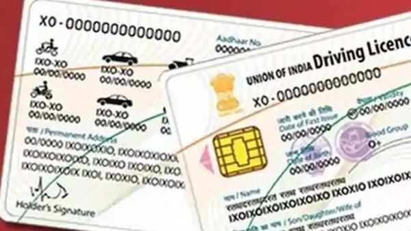গাড়ি চালানোর সময় কাগুজে নথি আর নয়, ডিজিটাল নথি সঙ্গে থাকলেই চলবে। প্রতীকী ছবি। গাড়ি চালানোর সময় কাগুজে নথি আর নয়, ডিজিটাল নথি সঙ্গে থাকলেই চলবে। প্রতীকী ছবি।