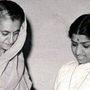 দেশের প্রাক্তন প্রধানমন্ত্রী ইন্দিরা গান্ধীর সঙ্গে একটি বিশেষ মুহূর্তে লতা মঙ্গেশকর। প্রসঙ্গত, দেশের সর্বোচ্চ সম্মান 'ভারতরত্ন' খেতাবে ভুষির হয়েছিলেন প্রয়াতা এই কিংবদন্তি শিল্পী। (ছবি সৌজন্যে -এএনআই) দেশের প্রাক্তন প্রধানমন্ত্রী ইন্দিরা গান্ধীর সঙ্গে একটি বিশেষ মুহূর্তে লতা মঙ্গেশকর। প্রসঙ্গত, দেশের সর্বোচ্চ সম্মান 'ভারতরত্ন' খেতাবে ভুষির হয়েছিলেন প্রয়াতা এই কিংবদন্তি শিল্পী। (ছবি সৌজন্যে -এএনআই)