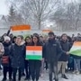 ভারতীয় পতাকা হাতে চরম বার্তা ইউক্রেনে আটকে পড়া পড়ুয়াদের