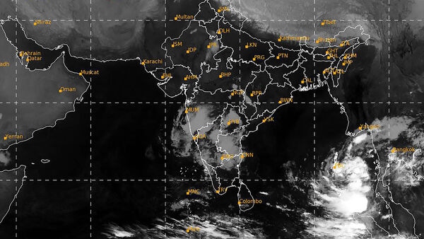 এই সিস্টেমটি ২২ মার্চ (আজ) বিকেলের মধ্যে একটি 'নিম্নচাপ' হিসাবে মায়ানমার উপকূলে আছড়ে পড়বে বলে পূর্বাভাস দিয়েছে আইএমডি। (ছবি পিটিআই)