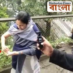 দার্জিলিঙে নিজের হাতেই মোমো বানালেন মমতা, টেস্ট করবেন নাকি!