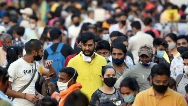 ভারতে প্রবেশ করেছে কোভিডের নয়া স্ট্রেইন এক্সই। ১৯ এ জানুয়ারি ইউকেতে এই ভ্যারিয়েন্ট শাক্ত হওয়ার পর ৬০০ টি স্কোয়েন্স মিলেছে ভ্যারিয়েন্টের। বিশেষজ্ঞরা বলছেন, শুধুমাত্র এক্সই নয়। এই ভ্যারিয়েন্টের সঙ্গে আরও দুটি ভ্যারিয়েন্টের খোঁজ মিলেছে। আর তারা হল এক্সই, এক্স ডি, এক্স এফ।