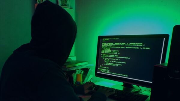Cyber Crime: গত ৩ বছরে ৫ গুণ বেড়েছে কেস, বাড়ছে দুশ্চিন্তা
