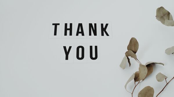 ধন্যবাদ দিতে শিখুন: হতে পারেন, তিনি আপনার সবচেয়ে কাছের মানুষ। হতে পারে, তিনি কোনও উত্তর প্রত্যাশা না করেই আপানর জন্য অনেক কিছু করেন। তবু সকলেরই ধন্যবাদের কথা শুনতে ভালো লাগে। তাই ওঁকেই ওঁর প্রাপ্য ধন্যবাদটি দিন।