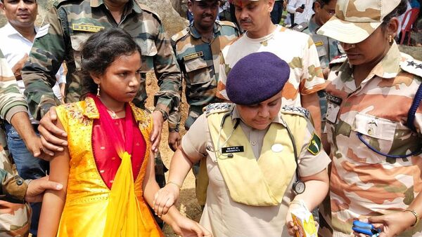 দীর্ঘ দেড়দিন পরে শেষ পর্যন্ত উদ্ধারকাজ সম্পন্ন হয়েছে বলে জানিয়েছে আইটিবিপি জওয়ানরা।