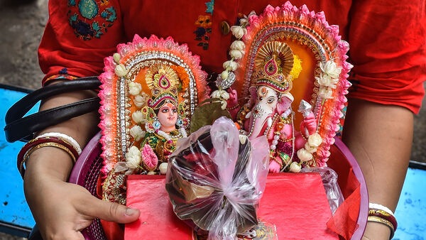 নবরূপে নববর্ষ রাঙিয়ে দিক প্রতিটা মুহূর্ত। আগামী দিনগুলি সুন্দর হোক। শুভ নববর্ষ ১৪২৯। (ছবিটি প্রতীকী, সৌজন্যে পিটিআই)