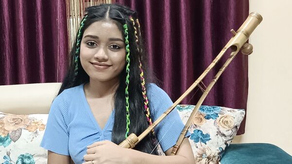 পাপনের কাছে অসমের গান শিখছেন অনন্যা। জানালেন হিন্দুস্তান টাইমস বাংলাকে। (ছবি সৌজন্যে বিশ্বকল্যাণ পুরকায়স্থ/হিন্দুস্তান টাইমস বাংলা) পাপনের কাছে অসমের গান শিখছেন অনন্যা। জানালেন হিন্দুস্তান টাইমস বাংলাকে। (ছবি সৌজন্যে বিশ্বকল্যাণ পুরকায়স্থ/হিন্দুস্তান টাইমস বাংলা)