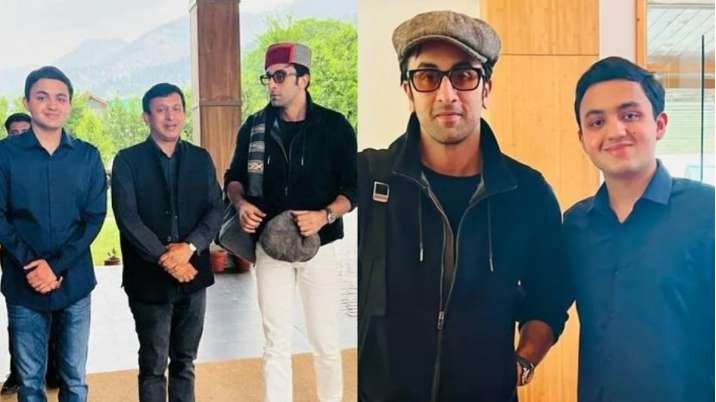 মানালিতে হোটেলের কর্মীদের সঙ্গে হিমাচলি টুপি পরে রণবীর মানালিতে হোটেলের কর্মীদের সঙ্গে হিমাচলি টুপি পরে রণবীর