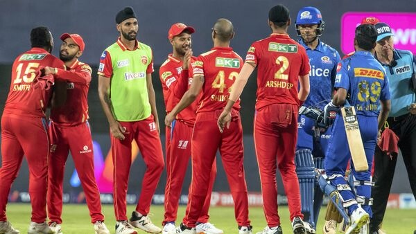৭ মে রাজস্থান রয়্যালসের বিরুদ্ধে খেলবে তারা। ওয়াংখেড়ে স্টেডিয়ামে খেলা শুরু হবে ৩.৩০। ছবি: পিটিআই ৭ মে রাজস্থান রয়্যালসের বিরুদ্ধে খেলবে তারা। ওয়াংখেড়ে স্টেডিয়ামে খেলা শুরু হবে ৩.৩০। ছবি: পিটিআই
