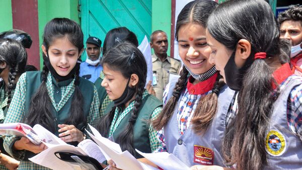 কবে পরীক্ষা হবে? একাদশ শ্রেণির প্র্যাকটিক্যাল পরীক্ষার সূচি পরে ঘোষণা করা হবে। (ছবিটি প্রতীকী, সৌজন্যে পিটিআই)