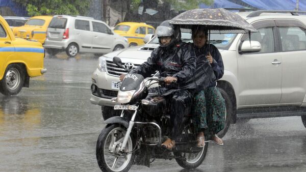 মঙ্গলবার আলিপুর আবহাওয়া অফিসের তরফে জানানো হয়েছে, বঙ্গোপসাগরে ঘূর্ণিঝড় তৈরি হওয়ায় উত্তরবঙ্গের পরিমণ্ডলে প্রচুর পরিমাণে দখিনা বাতাস ঢুকছে। তার প্রভাবেই উত্তরবঙ্গের পাঁচ জেলায় (দার্জিলিং, জলপাইগুড়ি, কালিম্পং, আলিপুরদুয়ার এবং কোচবিহার) বৃষ্টি হবে। (ছবিটি প্রতীকী, সৌজন্যে এএনআই)