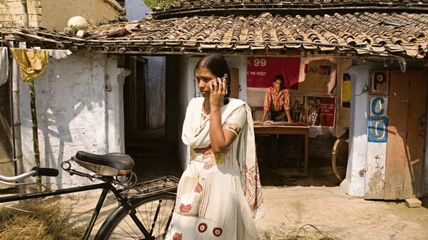 ফোনে অনেকেই কাজ বা সুরক্ষার কথা ভেবে কল রেকর্ডিং অ্যাপ রাখেন। এবার সেই অ্যাপেই নিষেধাজ্ঞা গুগলের। এর পেছনে যুক্তিও দিয়েছে সংস্থা। (ছবিটি প্রতীকী, সৌজন্যে হিন্দুস্তান টাইমস) (HT Photo)