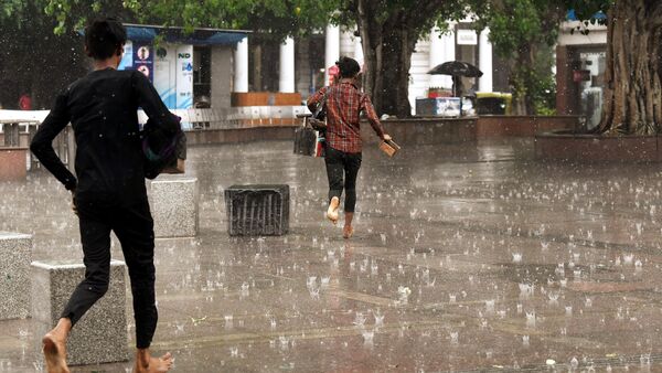 দক্ষিণবঙ্গে আজ ও কাল তাপমাত্রা খুব একটা পরিবর্তন হবে না। তবে আকাশের মেঘ কেটে গেলে দু'দিন পর থেকে দক্ষিণবঙ্গের তাপমাত্রা ৩ ডিগ্রি সেলসিয়াস পর্যন্ত বাড়তে পারে। উত্তরবঙ্গের আবহাওয়া আগামী ৫ দিন অপরিবর্তিত থাকবে। (ছবিটি প্রতীকী, সৌজন্যে এএনআই) দক্ষিণবঙ্গে আজ ও কাল তাপমাত্রা খুব একটা পরিবর্তন হবে না। তবে আকাশের মেঘ কেটে গেলে দু'দিন পর থেকে দক্ষিণবঙ্গের তাপমাত্রা ৩ ডিগ্রি সেলসিয়াস পর্যন্ত বাড়তে পারে। উত্তরবঙ্গের আবহাওয়া আগামী ৫ দিন অপরিবর্তিত থাকবে। (ছবিটি প্রতীকী, সৌজন্যে এএনআই)