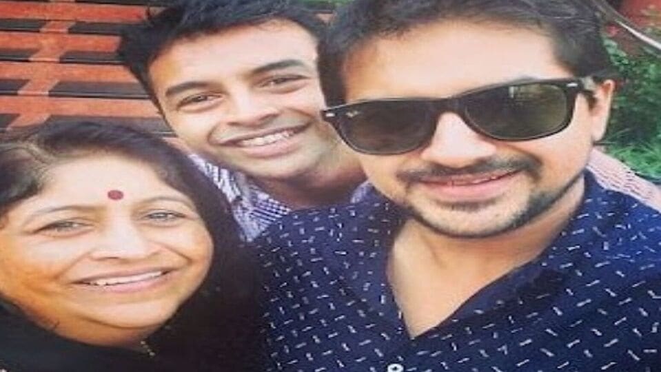 <p>अभिनेता पुष्कर जोगच्या आईवर गुन्हा</p>