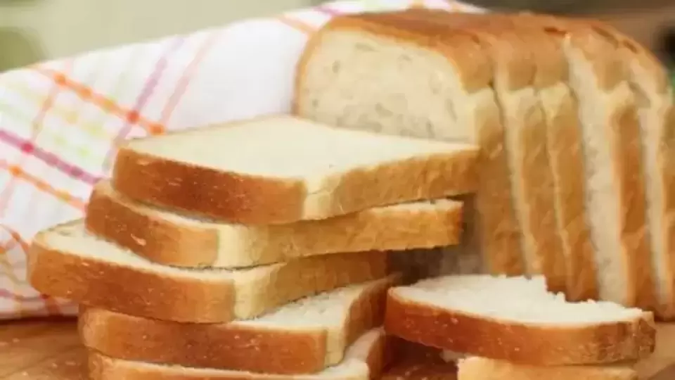 नाश्त्यात रोज खाताय व्हाईट ब्रेड? सावधान! होऊ शकतात हे आजारthe