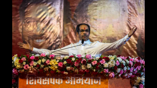 शिवसेना पक्षप्रमुख उद्धव ठाकरे यांची आज संध्याकाळी औरंगाबाद इथं सभा होणार आहे. या सभेत उद्धव ठाकरे कोणत्या विषयावर बोलणार याची उत्सूकता महाराष्ट्राच्या जनतेला लागली आहे.
