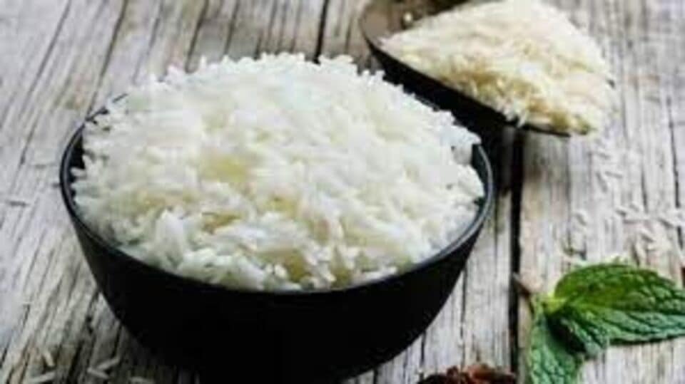 White Rice Disadvantages पांढरा भात खाणं आरोग्यासाठी धोकादायक; होतायंत हे आजारeating white