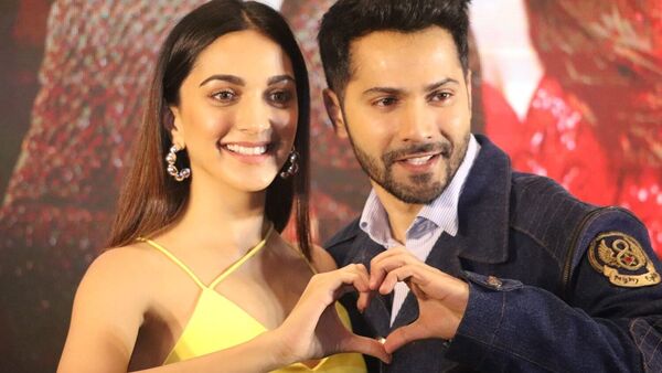 ‘যুগ যুগ জিও’র প্রচারে কিয়ারা আর বরুণ। (ছবি: শাহিদ আখতার) ‘যুগ যুগ জিও’র প্রচারে কিয়ারা আর বরুণ। (ছবি: শাহিদ আখতার)