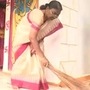 ঝাড়ু হাতে দ্রৌপদী মুর্মু (HT_PRINT)