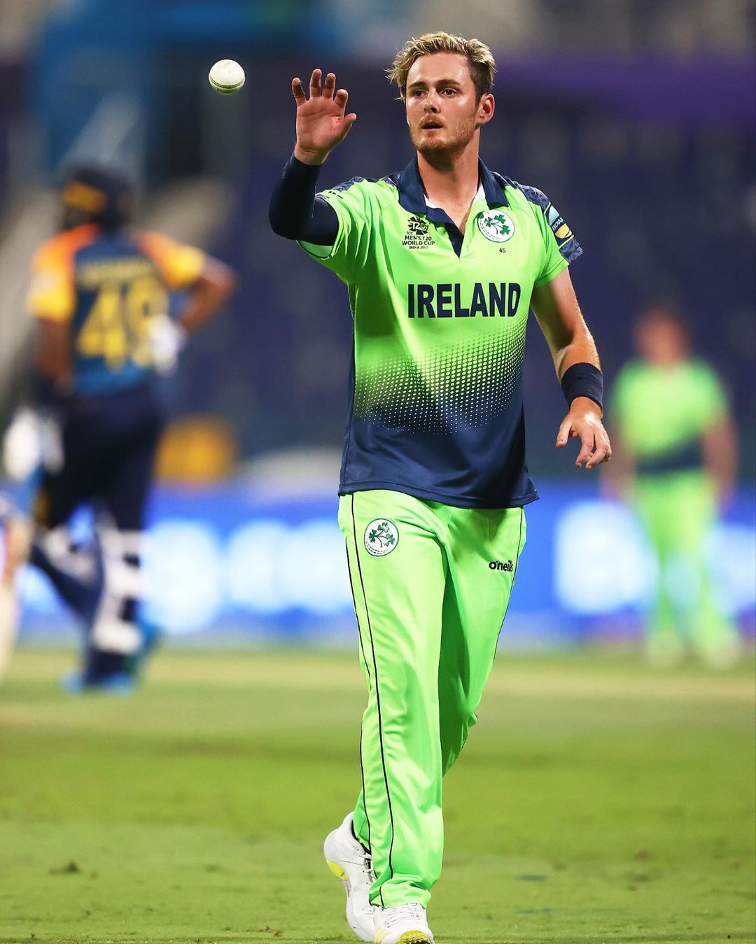 मार्क अडायर- वेगवान गोलंदाज आणि अष्टपैलू मार्क अडायरने आतापर्यंत अनेकांना खूप प्रभावित केले आहे. उजव्या हाताच्या या वेगवान गोलंदाजाने ३९ सामन्यांमध्ये ७.०७ च्या प्रभावी इकॉनॉमी रेटने ५९ बळी मिळवले आहेत. डेथ ओव्हर्समध्ये अप्रतिम यॉर्कर टाकण्याची स्कील ही अडायरची ताकद आहे. मार्क अडायर- वेगवान गोलंदाज आणि अष्टपैलू मार्क अडायरने आतापर्यंत अनेकांना खूप प्रभावित केले आहे. उजव्या हाताच्या या वेगवान गोलंदाजाने ३९ सामन्यांमध्ये ७.०७ च्या प्रभावी इकॉनॉमी रेटने ५९ बळी मिळवले आहेत. डेथ ओव्हर्समध्ये अप्रतिम यॉर्कर टाकण्याची स्कील ही अडायरची ताकद आहे.