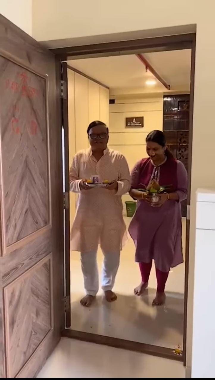<p>leena bhagwat and mangesh kadam</p>