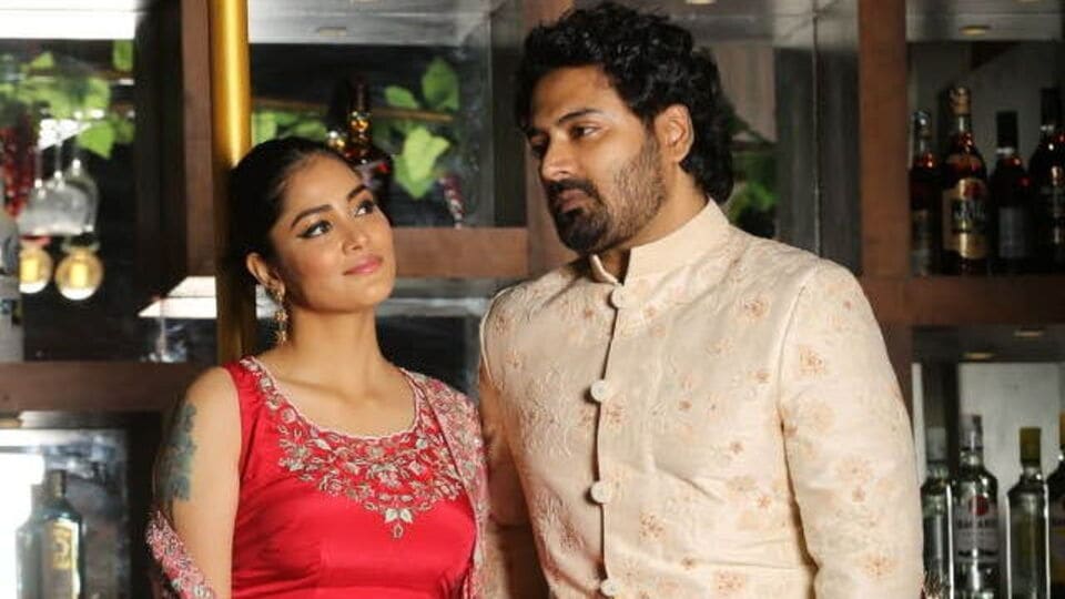 Bengali serial, Ekka Dokka, prateek sen, sonamoni Saha, TRP Pratik-Sonamoni: 'মোহর' সোনামণির সঙ্গে খুল্লমখুল্লা প্রেম? মুখ খুললেন  প্রতীক সেন - Ahead of Saheber Chithi's first episode Actor Pratik Sen opens  up about his relationship status and Mohor co-star ...