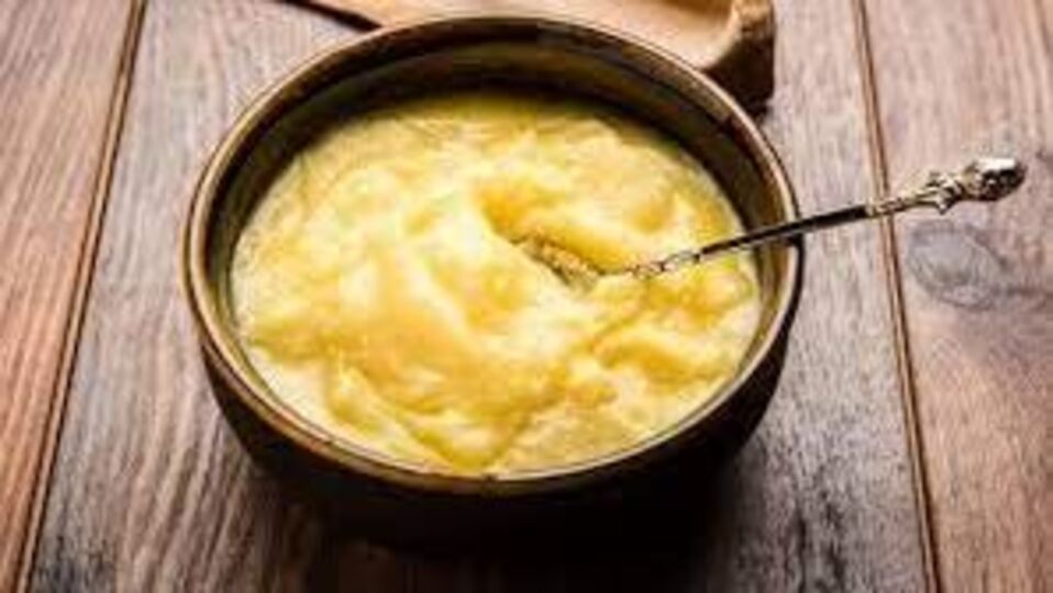 सकाळी उपाशीपोटी गावरान तूप खाणं आरोग्यासाठी गुणकारी, वाचा अन्य फायदे