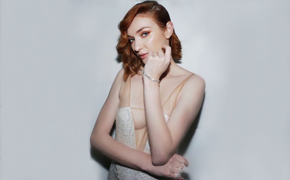 एलेनॉर टॉमलिन्सनच्या कारकिर्दीबद्दल बोलायचे तर ती एक लोकप्रिय इंग्लिश अभिनेत्री आहे. तिने लहानपणापासूनच फिल्म इंडस्ट्रित काम करायला सुरुवात केली होती. तिला जॅक द जायंट सेलरमधील उत्कृष्ट अभिनयासाठी ओळखले जाते.