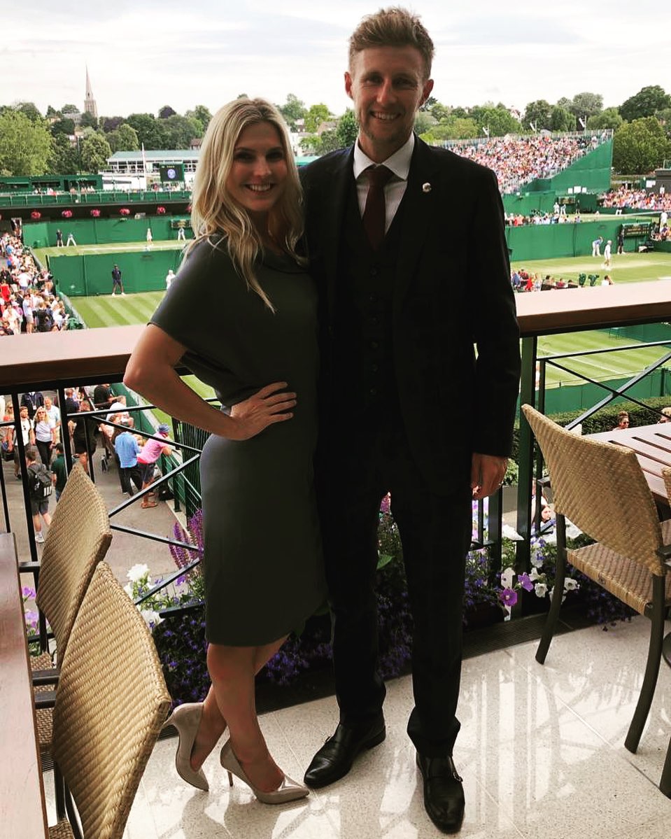 २०१६ च्या टी-२० वर्ल्ड कपमध्ये त्याने त्याची प्रेयसी केरीला गुडघ्यावर बसवून प्रपोज केले होते. त्याचा हा फोटो चांगलाच व्हायरल झाला होता.&nbsp;