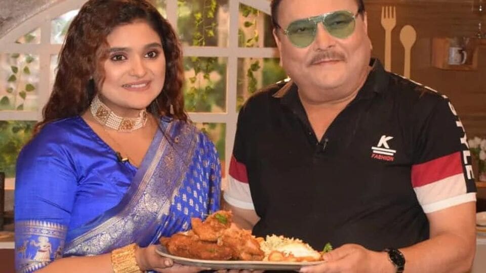 Madan Mitra: 'আমি শেখাব অথচ লুকিয়ে রাখব তা হবে না', শেফ মদনকে দেখে নেটপাড়া বলছে 'ও লাভলি' - Madan Mitra turns Master chef for Sreetama Mitra's cookery show radhuni, fans says oh