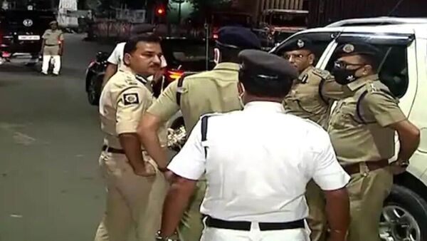 Police: ডিউটির সময় ব্যক্তিগত ফোনে ব্যস্ত থাকতে পারবে না কলকাতা পুলিশ,না মানলেই… 