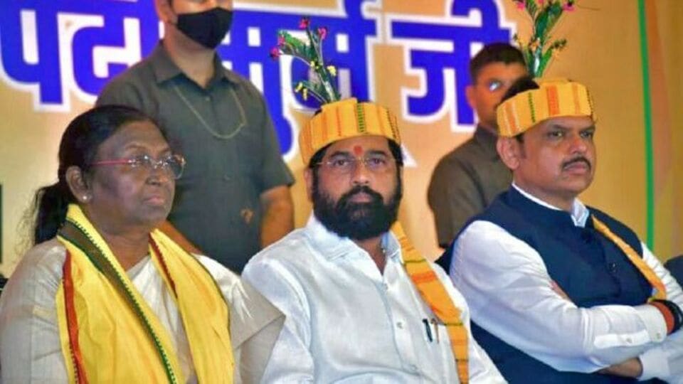 <p>राज्यात १६ आमदारांचे क्रॉस वोटिंग</p>