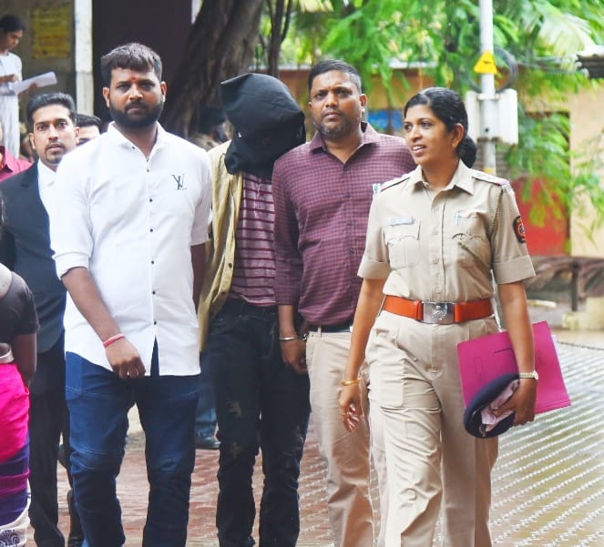 দু-দিনের পুলিশ হেফাজতে পাঠানো হল অভিযুক্তকে দু-দিনের পুলিশ হেফাজতে পাঠানো হল অভিযুক্তকে
