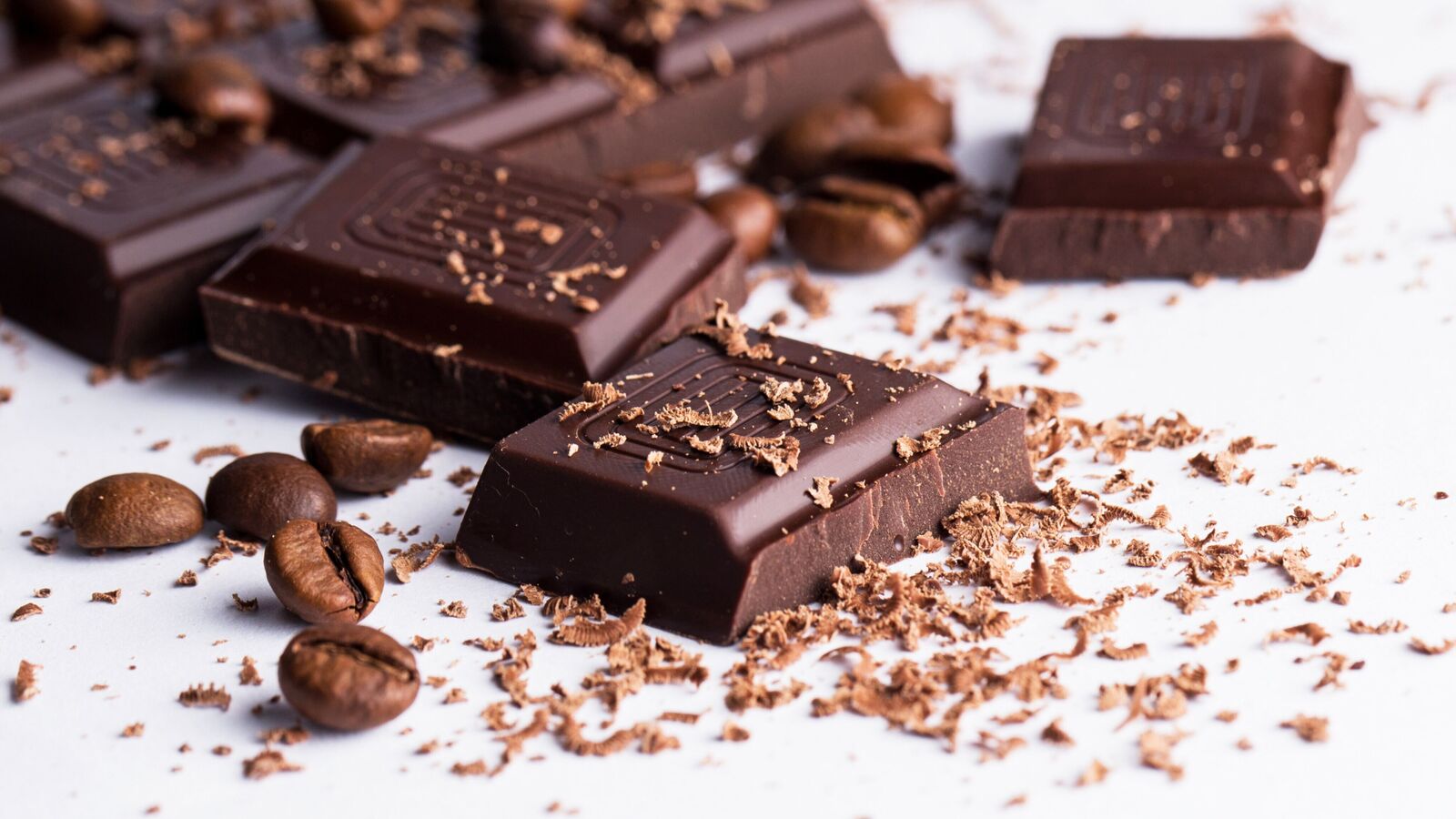 Blood Pressure : चॉकलेटमुळे रक्तदाब होतो ...