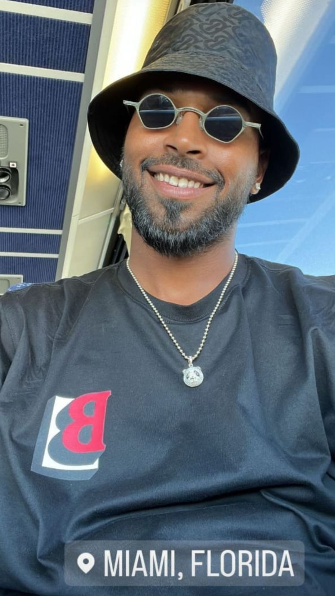 हार्दिक पांड्या, सूर्यकुमार यादव आणि श्रेयस अय्यर यांच्यासह टीम इंडियाचे काही खेळाडू शेवटचे दोन टी-20 सामने खेळण्यासाठी मियामीला पोहोचले होते. वेस्ट इंडिजसोबतच्या सामन्याला दोन दिवसांचा वेळ आहे. त्यामुळे खेळाडूंनी मियामी बीचवर काही वेळ घालवला.