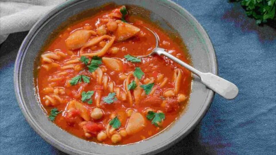 Macaroni Pasta Soup Recipe पावसाळ्यात आस्वाद घ्या गरमागरम मॅकरोनी