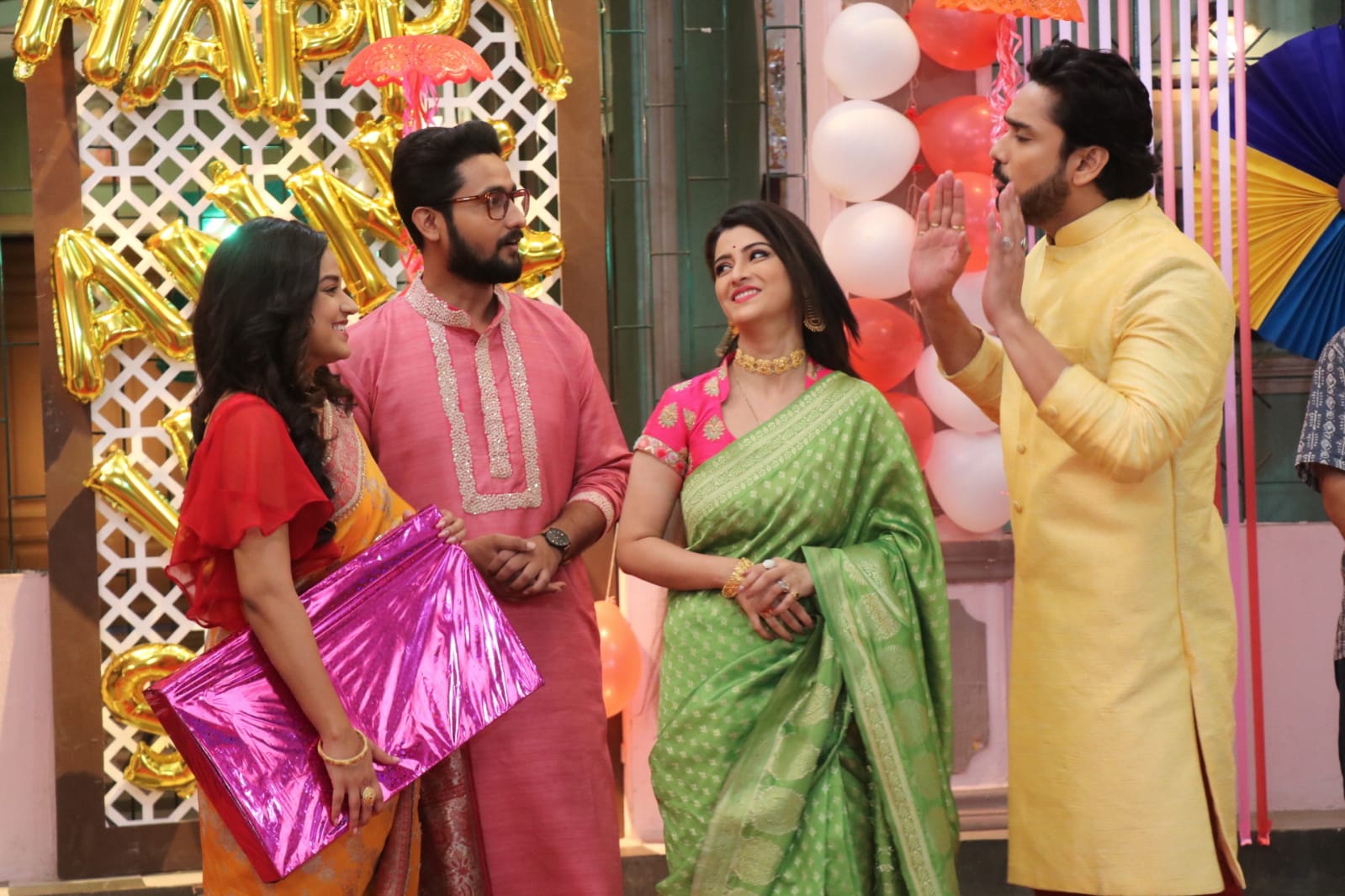 ঊর্মি-সাত্যকির বিবাহবার্ষিকীর সেলিব্রেশনে শামিল শ্বেতা-রুবেল ঊর্মি-সাত্যকির বিবাহবার্ষিকীর সেলিব্রেশনে শামিল শ্বেতা-রুবেল