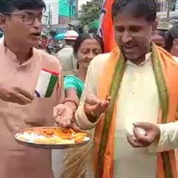 চড়াম-চড়াম বাজল ঢাক, বিলি গুড়-বাতাস - কেষ্টর গ্রেফতারিতে উচ্ছ্বাস বিরোধীদের