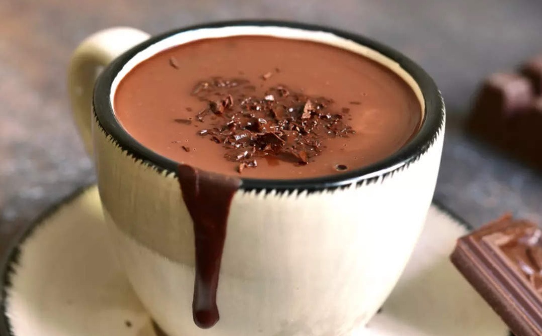 ಬೆಳಗ್ಗೆ ಖಾಲಿ ಹೊಟ್ಟೆಯಲ್ಲಿ ಕಾಫಿ ಕುಡಿಯುವ ಅಭ್ಯಾಸವಿದ್ದರೆ ಆ್ಯಸಿಡಿಟಿ ಬರಬಹುದು. ಇದು ಟಾಕ್ಸಿನ್‌ಗಳ ಪ್ರಭಾವದಿಂದ ದೇಹದಲ್ಲಿ ವಾಕರಿಕೆಯನ್ನು ಉಂಟುಮಾಡುತ್ತದೆ.