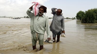 पाकिस्तानमध्ये आलेल्या या महापूरात आतापर्यंत १० अब्ज डॉलर्सपेक्षा जास्त संपत्तीचं नुकसान झालं आहे. त्यामुळं पाकिस्तानच्या नियोजनमंत्र्यांनी मानवनिर्मित हवामान बदलाच्या परिणामांचा सामना करणाऱ्या पाकिस्तानला मदत करण्याचं आवाहन केलं आहे.