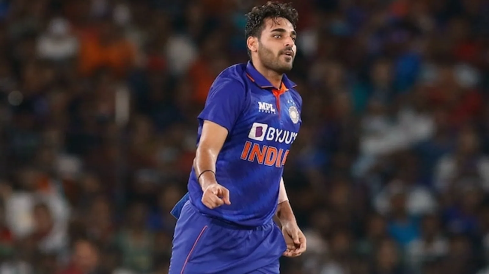 भुवीने प्रथम पाकिस्तानचा कर्णधार बाबर आझमला बाद केले, ज्यातून पाकिस्तान सावरू शकला नाही. याशिवाय आसिफ अली, शादाब खान आणि नसीम शाह यांनाही भुवीने तंबूत पाठवले.