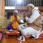 <p>पंतप्रधान नरेंद्र मोदी यांनी देशवासियांना ट्विटरवरून गणेशोत्सवाच्या शुभेच्छा दिल्या आहेत. यासोबत त्यांनी बाप्पाची पूजा करतानाचा हा फोटोही शेयर केला आहे.</p>