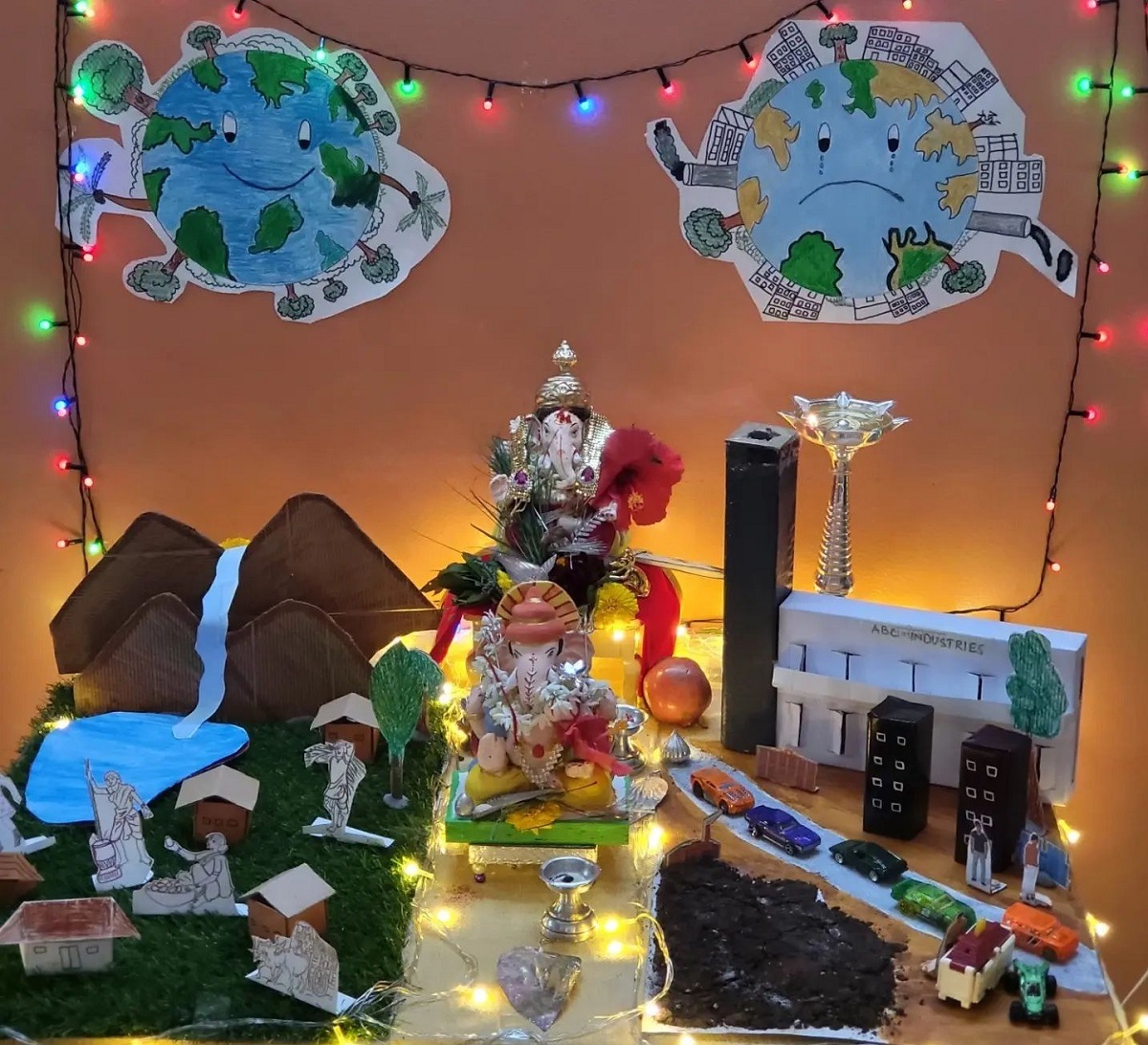 <p>सुबोध भावेच्या घरची गणेशमूर्ती आणि देखावा</p>