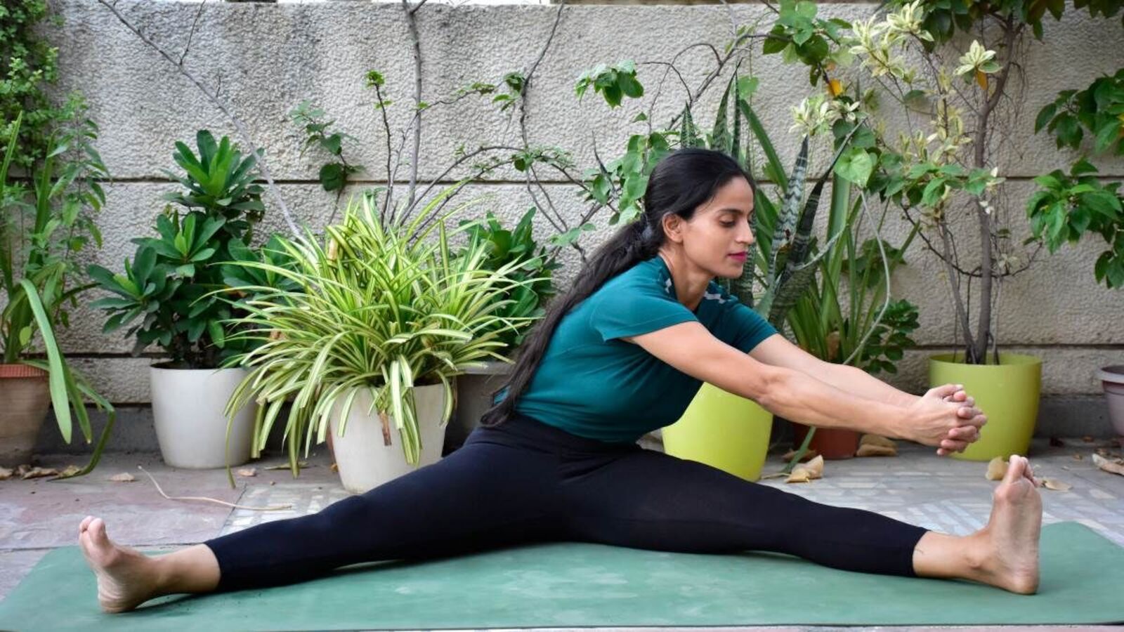 Cardio Yoga Workout | 12 Rounds of Surya Namaskar | 30 mins Sun Salutation  Practice