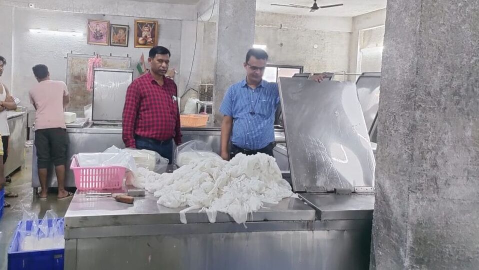 Pune Crime तुम्ही खाताय ते पनीर योग्य आहे का ? पुण्यात तब्बल ८०० किलो