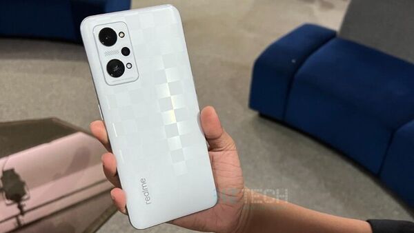 Realme GT Neo 3T in pics : হাতে এল রিয়েলমির নতুন মিড বাজেট ফোন! কেমন?